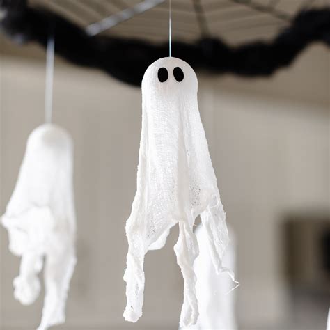 Cheesecloth Ghosts Using Liquid Starch