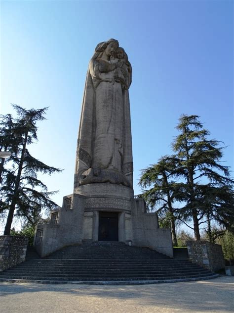 Fichier 01249 Miribel Statue Notre Dame Sacré Cœur 2019 01