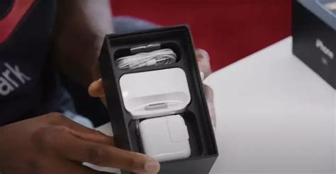 Man spent $40,000 to unbox a sealed original iPhone and is shocked by what he finds inside ...