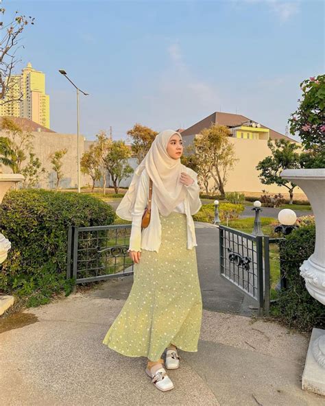 10 Ide Outfit Piknik Hijab Untuk Kulit Cool Undertone