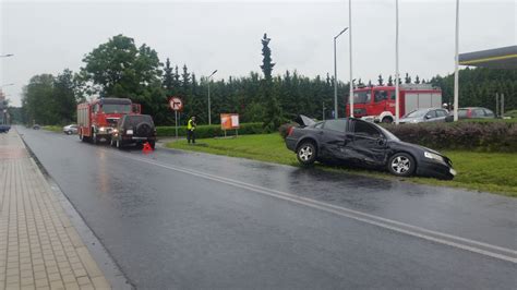 Wypadek W Licheniu Na Prostej Drodze Zderzy Y Si Dwa Auta