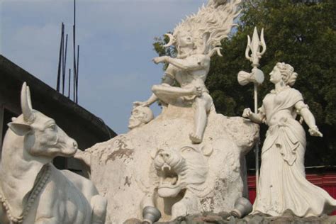 BBC News | In pictures: Mayawati's favourite statue-maker,