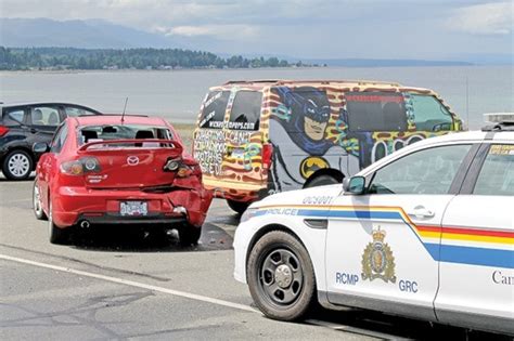 Window Smashed Out Of Car After Accident In Qualicum Beach Parksville Qualicum Beach News