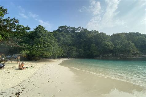 Foto Pantai Teluk Hantu Di Lampung Nama Seram Yang Ternyata Surga