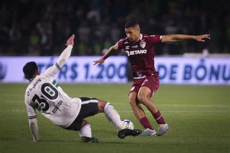 Mais posse mais finalizações e derrota veja os números de Coritiba x