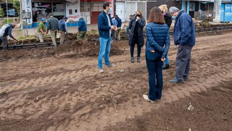 Avanzan las obras de cordón cuneta y mejorado en avenida La Plata