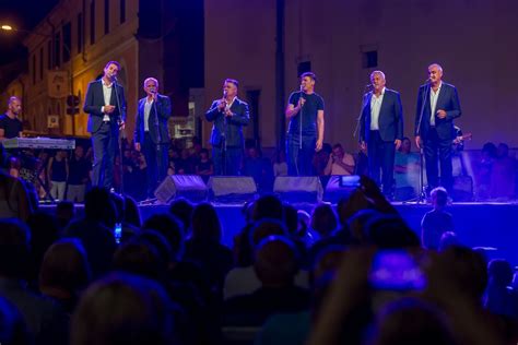 Tomislav Brali I Klapa Intrade Priredili Koncertni Spektakl U Pore U