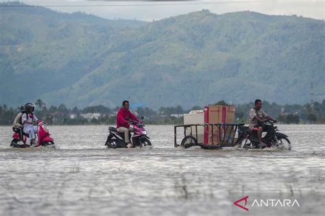 Banjir Di Jambi Perlahan Surut ANTARA News