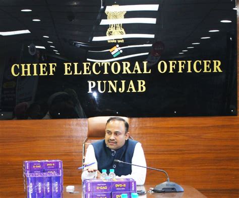 Ceo Punjab Holds Meeting With Political Parties To Handover The Cds Of