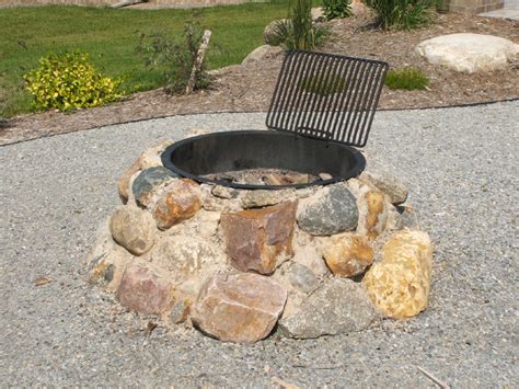 Outdoor Rock Fire Pit | FIREPLACE DESIGN IDEAS