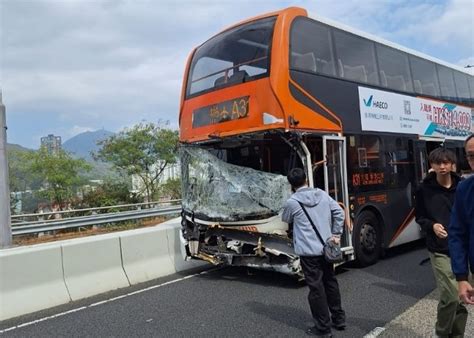 青衣3車相撞3人傷 包括兩機場巴士 其一車頭嚴重損毀｜即時新聞｜港澳｜oncc東網