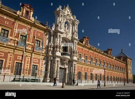 Vista panorámica del barroco Palacio de San Telmo sede del Gobierno