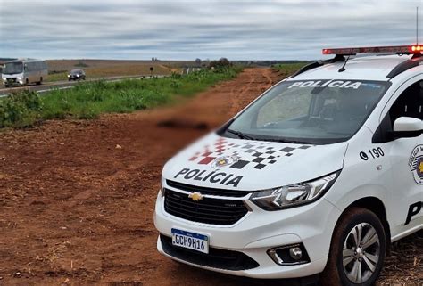 Cadáver marcas de tiros é encontrado às margens da rodovia entre