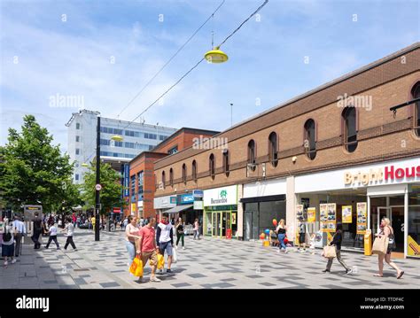 Slough High Street Shops Hi Res Stock Photography And Images Alamy