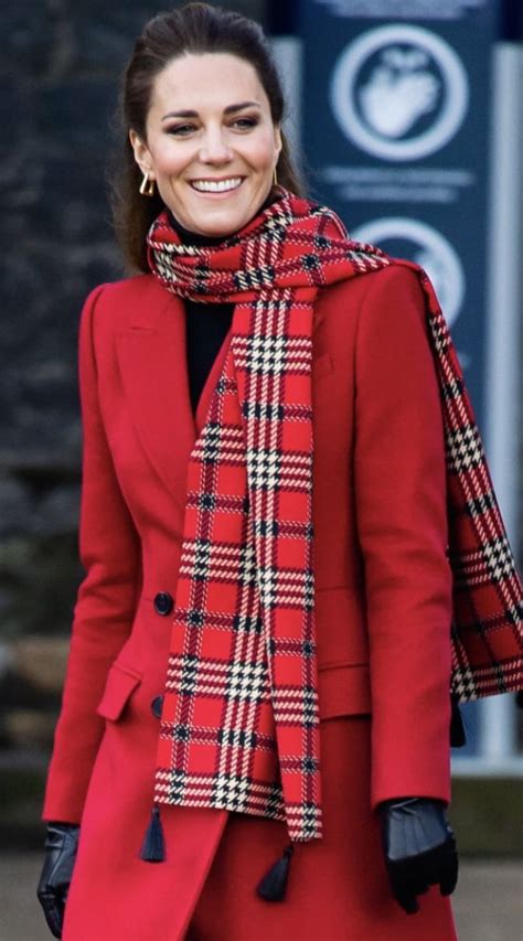 Kate Middleton Wows In Red Alexander Mcqueen Coat Christmas Express