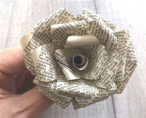 Gorgeous Book Page Roses Surprisingly Easy To Make Book Page Roses