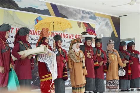 Ulang Tahun Ke Bundo Kanduang Limapuluh Kota Tampilkan Parade Adat