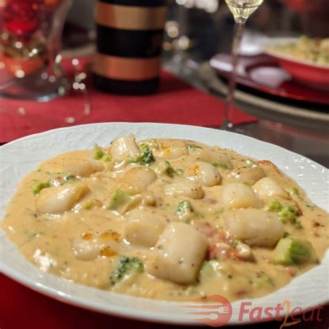 Delicious Sea Scallops with Creamy Garlic Parmesan Sauce