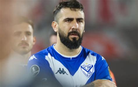 Méndez aún no firmó contrato y Vélez PERDIÓ a un jugador muy querido