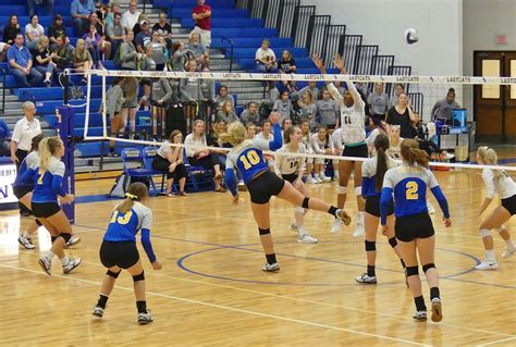 Lady Cats Volleyball Opens District Play With Very Solid 3 0 Win Over