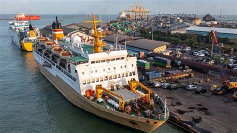 pelabuhan perdagangan terkenal  zaman kolonial belanda pusat ekonomi