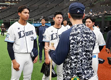 【西武】ルーキー3選手が1軍練習参加、ドラ2位古川雄大「捕球の安定性が愛斗さんはすごいな」 プロ野球写真ニュース 日刊スポーツ