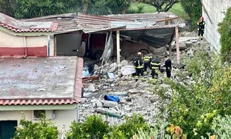 Esplode Fabbrica Abusiva Di Fuochi Di Artificio Ad Ercolano Morti Tre