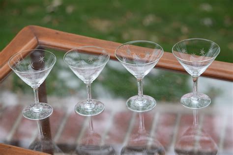 Vintage Etched Starburst Martini Glasses Set Of 4 Cocktail Party Glasses Mid Century Cocktail