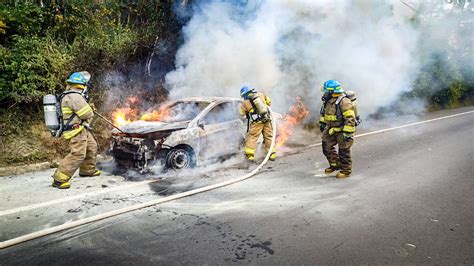 Dos vehículos se incendiaron la tarde de este miércoles en diferentes