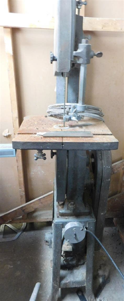 Lot Delta Band Saw