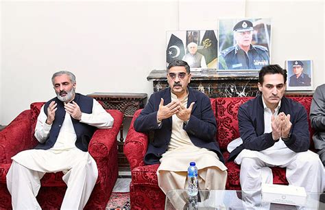 Caretaker Prime Minister Anwaar Ul Haq Kakar Offering Fatiha At The