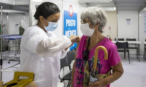 Especialistas se dividem sobre fim da obrigação do passaporte da