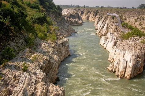 Bhedaghat - Boating in magnificent marble canyons!