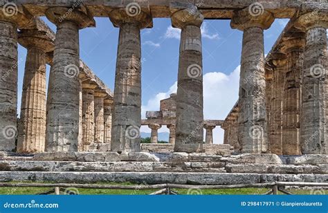 El Templo De Athena En Paestum Es Un Templo Griego Dedicado A La Diosa