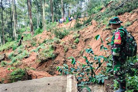 Jalur Bandung Barat Cianjur Via Gununghalu Putus Tertimbun Longsor