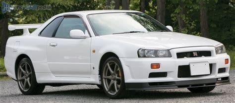 Nissan Skyline Gt R Bnr34 Fiches Techniques 1999 2002 Performances Taille Faits Et Plus