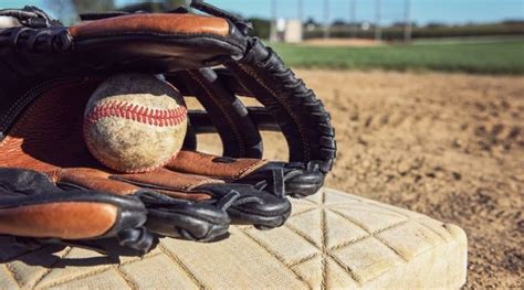 How to Be a Second Baseman in Baseball (Tips and Tricks)