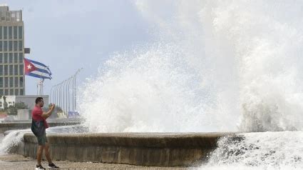 El Huracán Óscar toca tierra en Cuba mientras el país vive su tercer