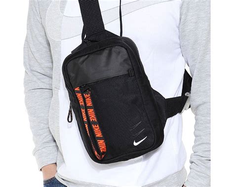 Nike Sportswear Essentials Advance Hip Bag