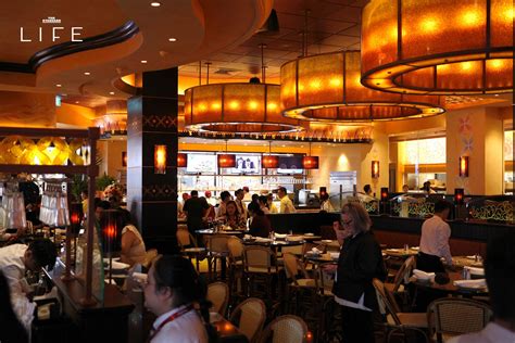 The Cheesecake Factory สาขาแรกในไทย นอกจากเค้กจะเด่นแล้ว อาหารอร่อยมาก