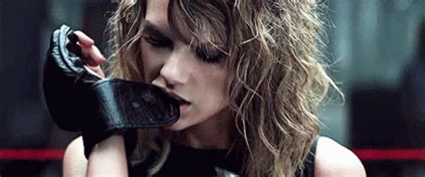 Taylor Swift Boxing GIF - Taylor Swift Boxing Angry - Discover & Share GIFs