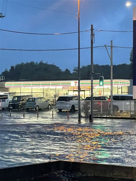 【関東雨】ゲリラ豪雨の影響で千葉県柏市や野田市や埼玉県上尾市など関東各地で浸水冠水被害「国道16号線や17号線が川になってる、周辺道路が渋滞」 柏 野田 5月22日 まとめ部