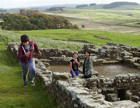 HADRIAN’S WALL – ENGLISH HERITAGE - Family Explorers