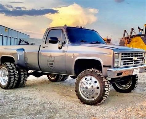 Squarebody Tons on Instagram: "Who owns a Regular Cab Dually?? 😮This ...