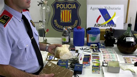 Mossos En Una Operaci N Antidroga En Barcelona Rtve