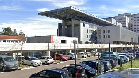 Hôpital de Grenoble 50 personnes violentes envahissent les urgences