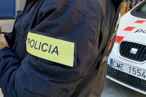 Els Mossos Busquen Un Home Que Podria Haver Cremat La Casa De La Seva