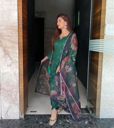 Anushka Sen Pics Anushka Sen Was Seen Wreaking Havoc In A Green Suit