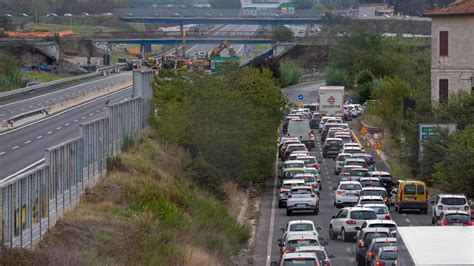 A Crollo Di Un Cavalcavia A Torrenova Chiuso Svincolo Verso Roma Sud