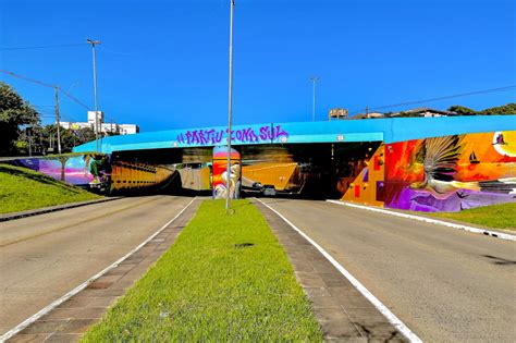 Viaduto da avenida Teresópolis é revitalizado e recebe intervenção